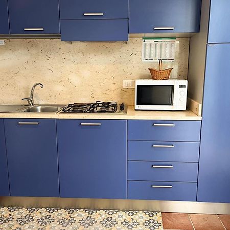 Orsola Apartments Φαβινιάνα Δωμάτιο φωτογραφία