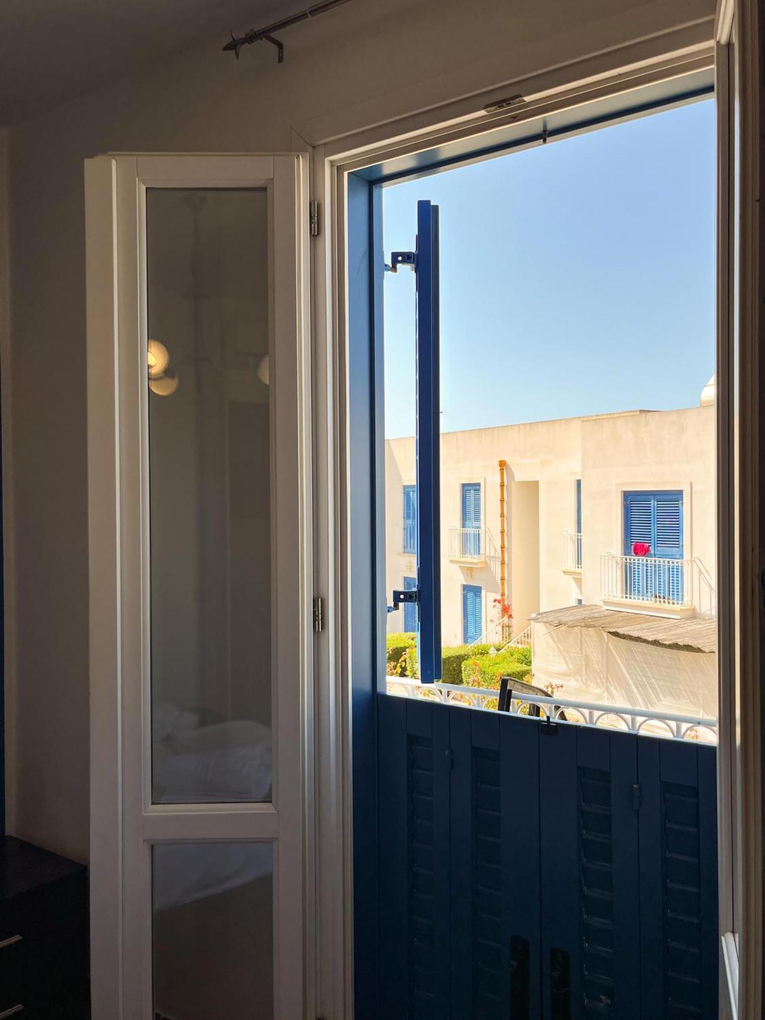 Orsola Apartments Φαβινιάνα Δωμάτιο φωτογραφία