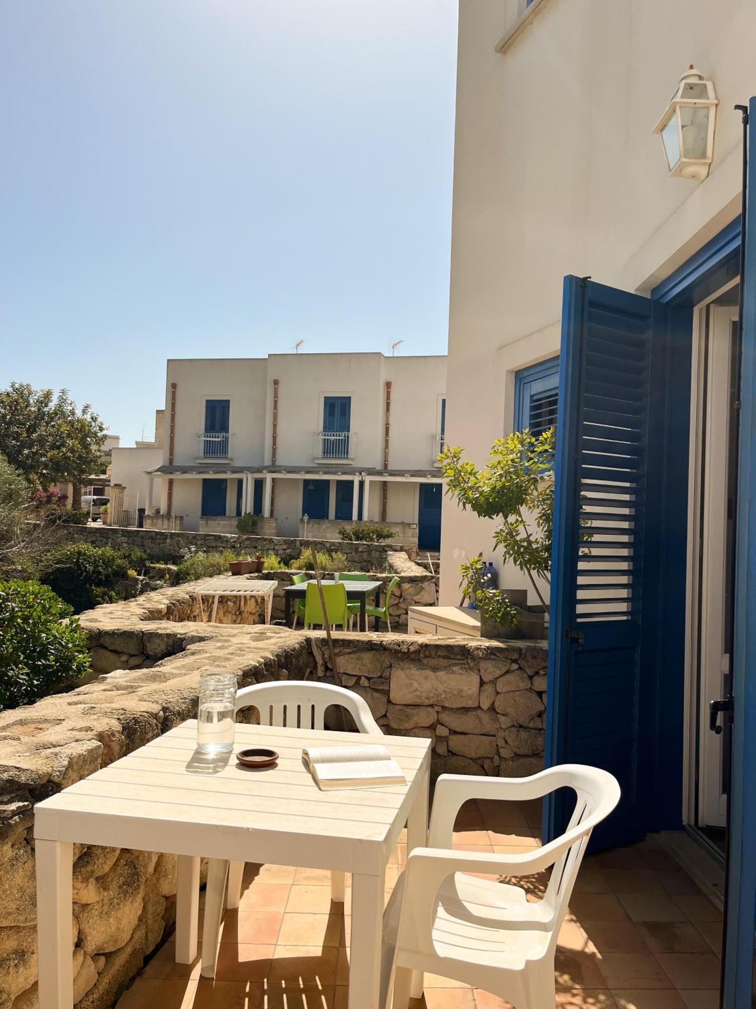 Orsola Apartments Φαβινιάνα Δωμάτιο φωτογραφία